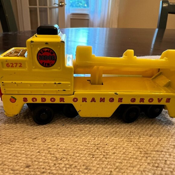 Thomas & Friends Take Along Railway Sodor Orange Grove Car - Picture 3 of 6